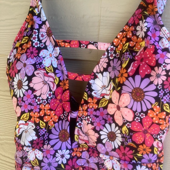 NWT Vintage style Floral V Strappy front One Piece Swimsuit - Picture 3 of 6
